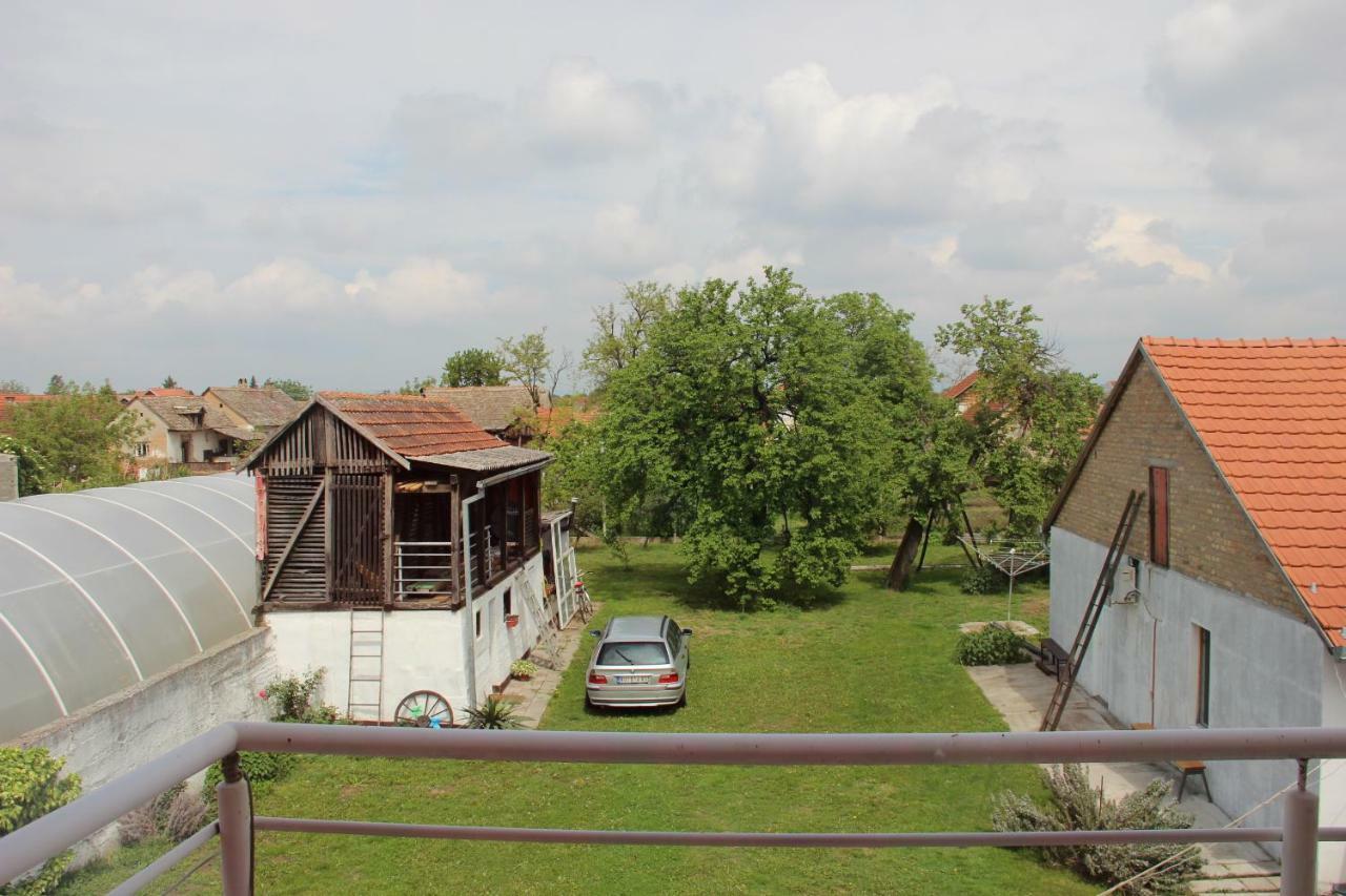 Appartement Lux House Olga à Ruma Extérieur photo